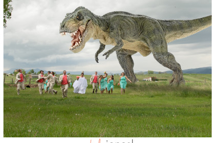frame template T-Rex with bridal party