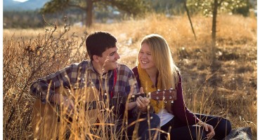 2015-02-23_0007 Couple sitting in a field playing guitar