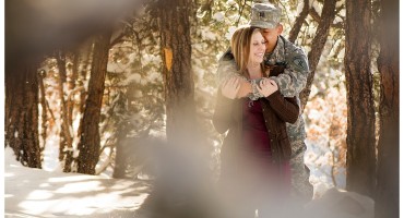 SMBlog03 Army couple engagement shoot at Mt. Falcon, couple in trees