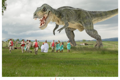 frame template T-Rex with bridal party