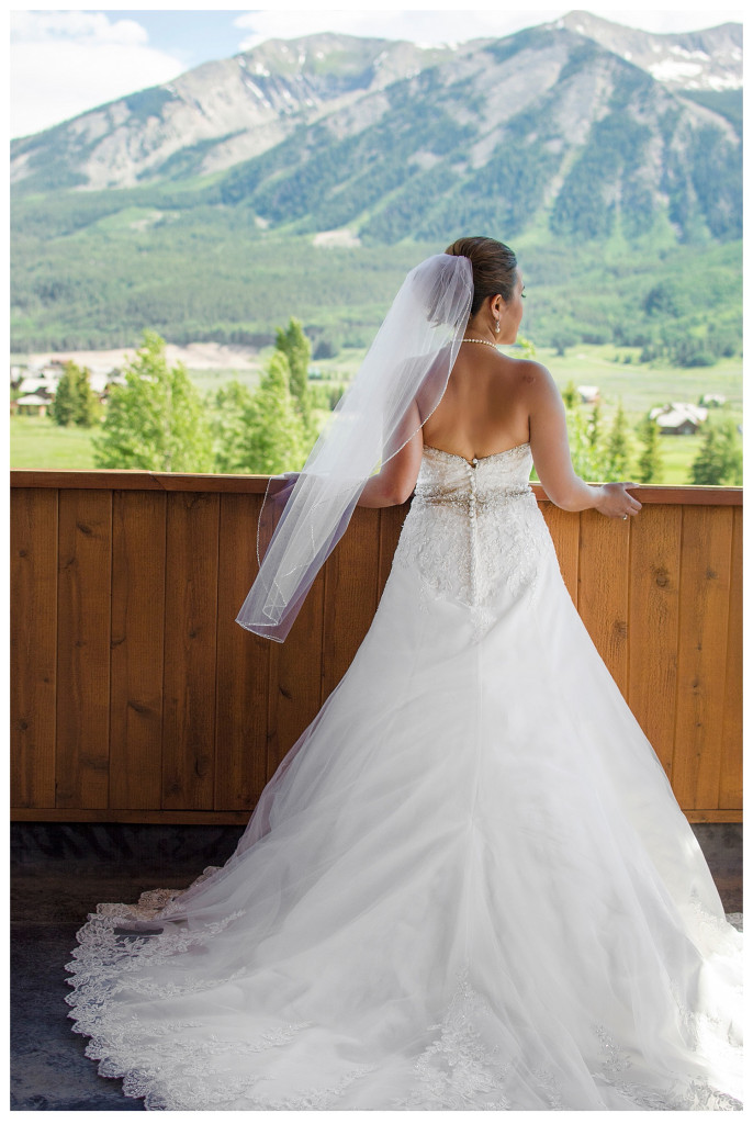 The Club at Crested Butte summer wedding bride getting ready