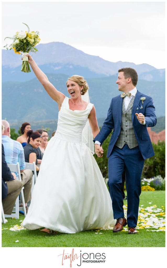 Colorado Springs wedding photographer at Garden of the Gods