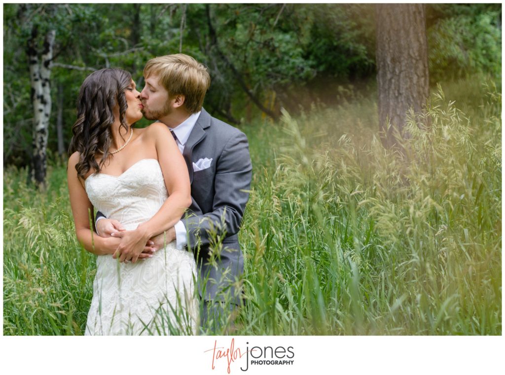 Colorado wedding photographer at Pines at Genesee