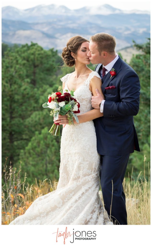 Colorado wedding photographer at the Pines at Genesee
