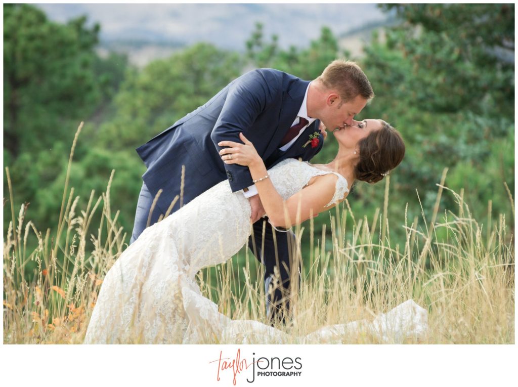Colorado wedding photographer at the Pines at Genesee